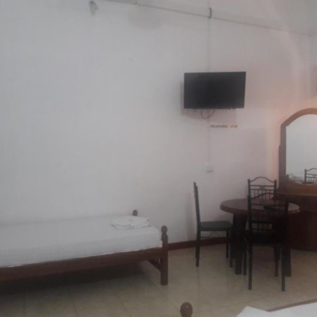 Hotel Blue Whale Jaffna Exterior photo