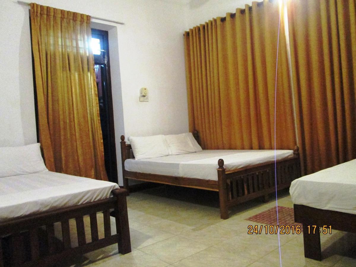 Hotel Blue Whale Jaffna Exterior photo