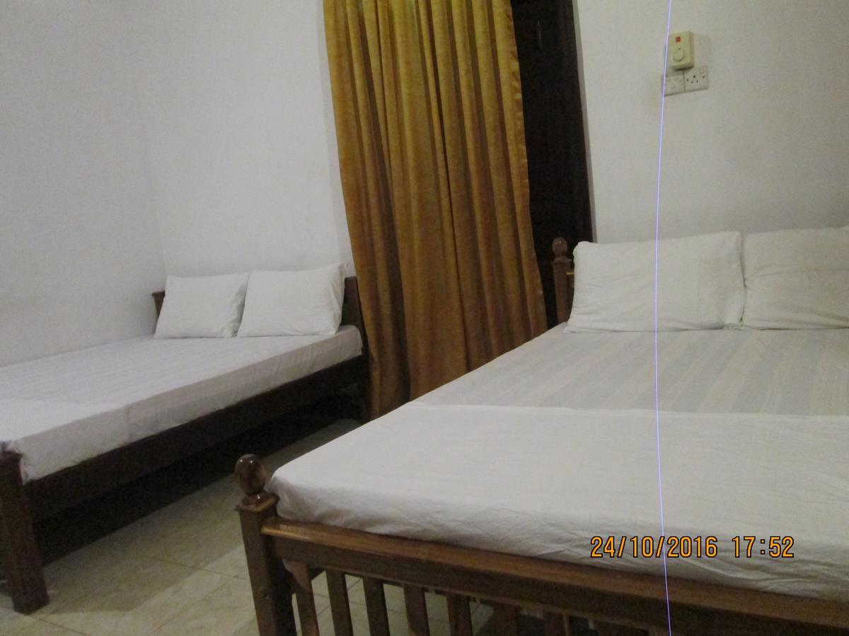 Hotel Blue Whale Jaffna Exterior photo