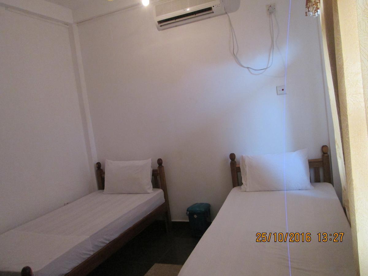 Hotel Blue Whale Jaffna Exterior photo