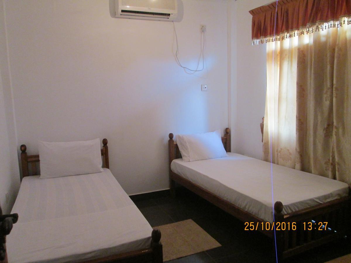Hotel Blue Whale Jaffna Exterior photo