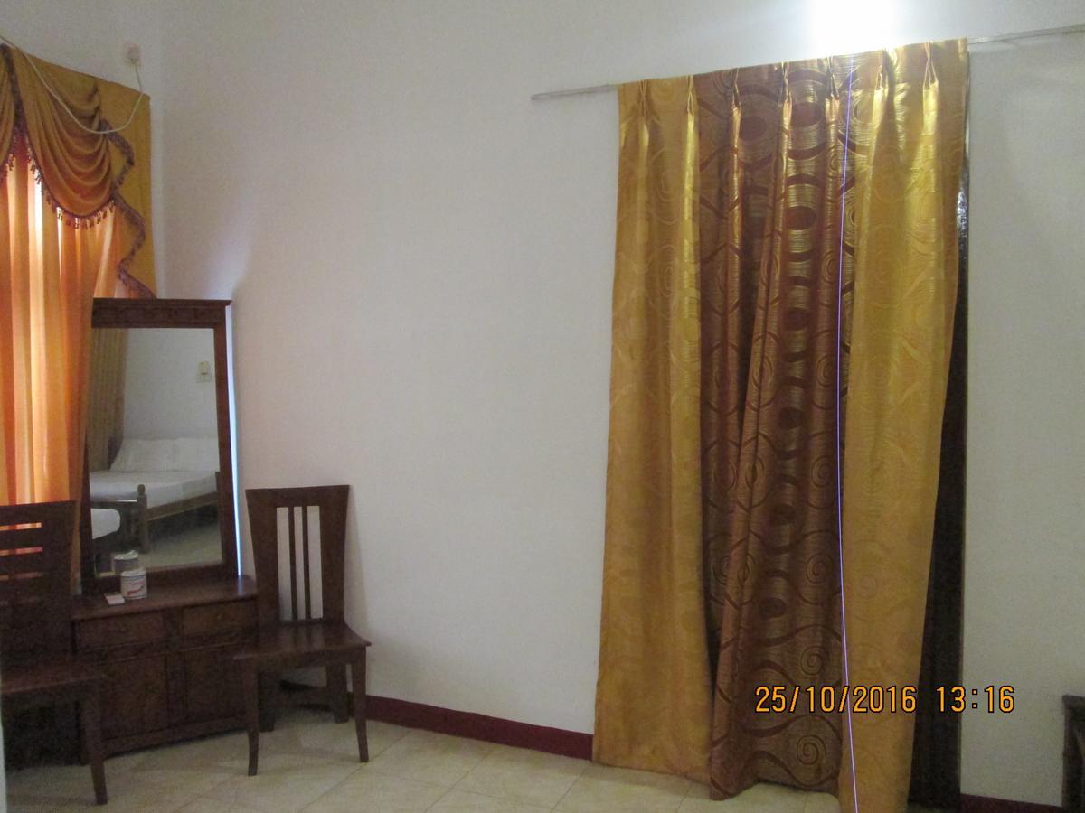 Hotel Blue Whale Jaffna Exterior photo