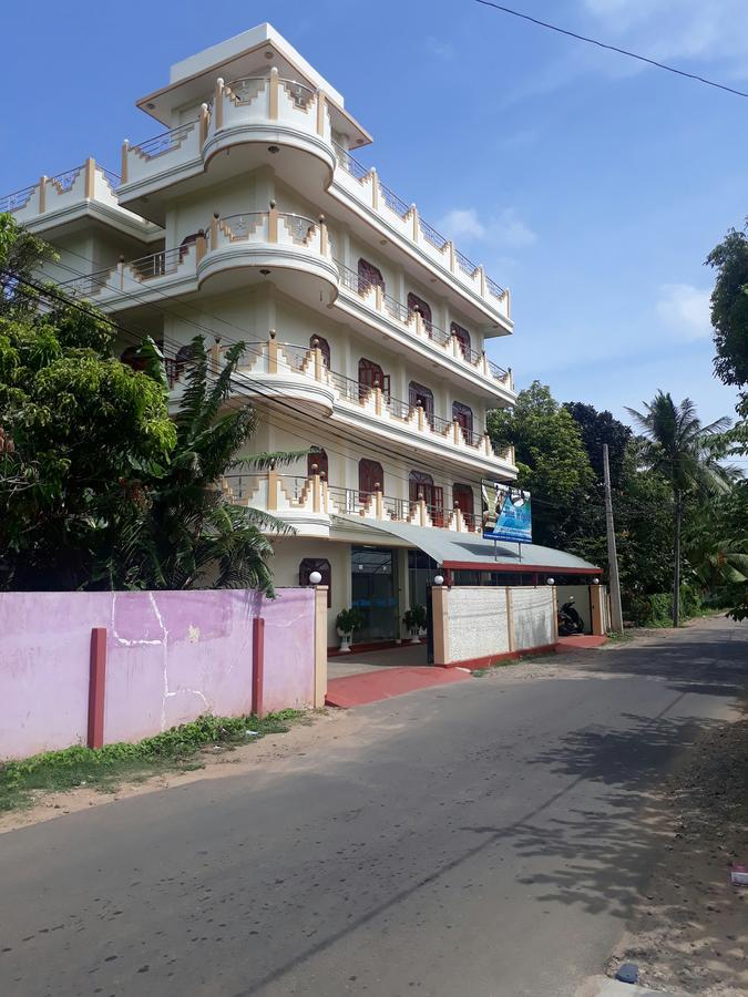Hotel Blue Whale Jaffna Exterior photo