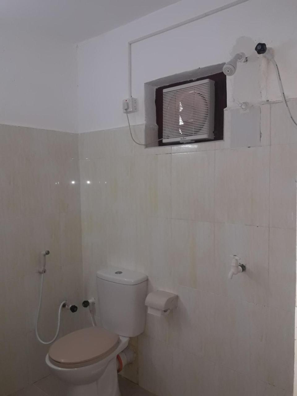 Hotel Blue Whale Jaffna Exterior photo