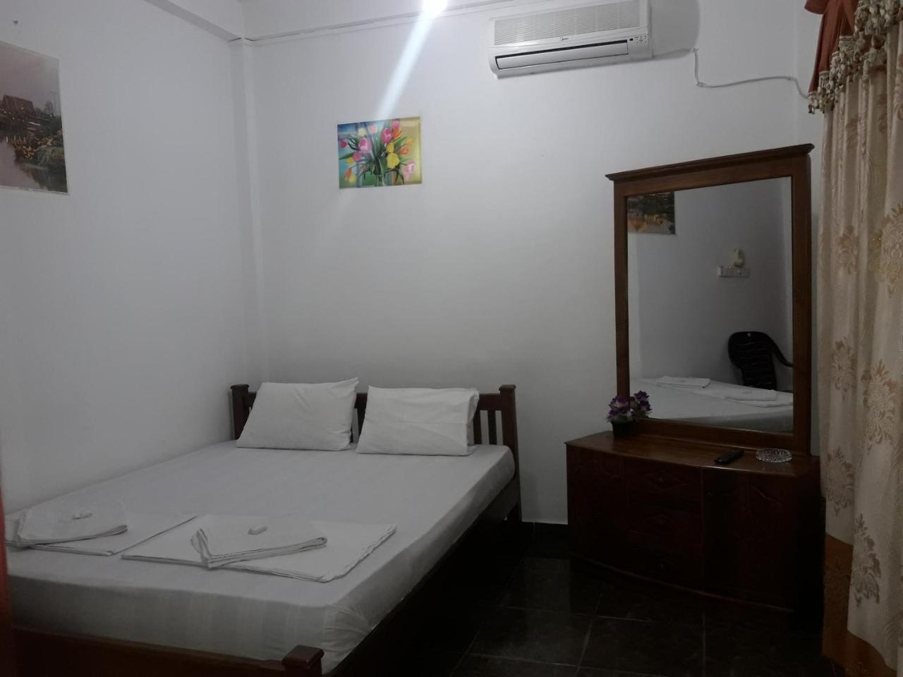 Hotel Blue Whale Jaffna Exterior photo