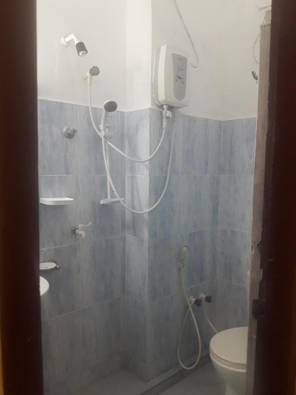 Hotel Blue Whale Jaffna Exterior photo