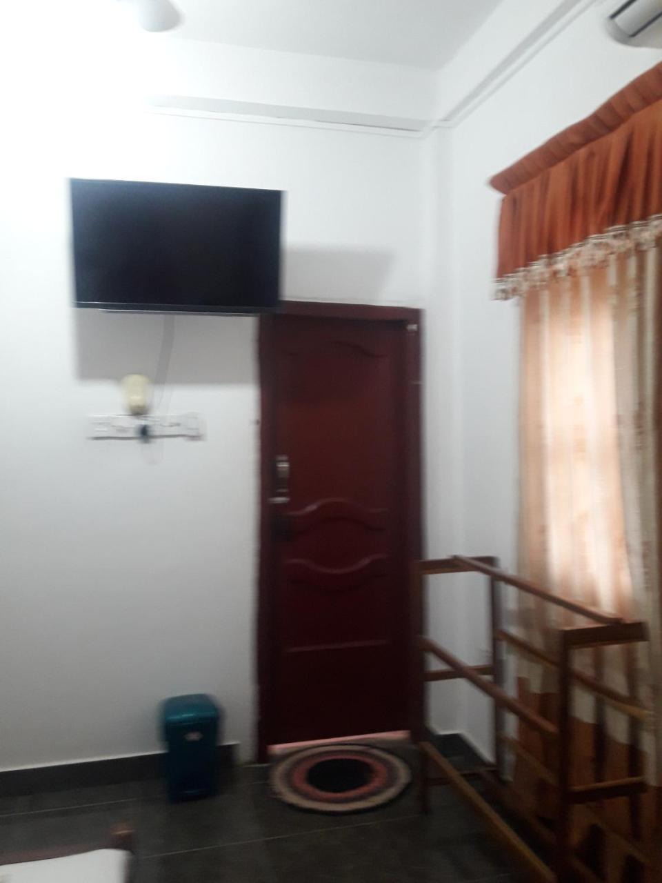 Hotel Blue Whale Jaffna Exterior photo